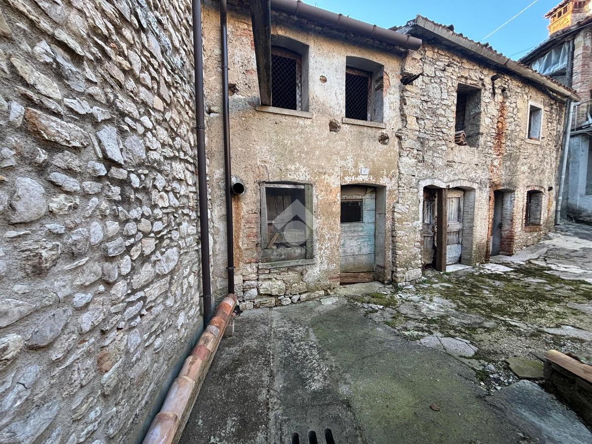 Property in Revine Lago